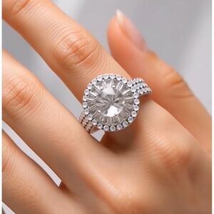 NWOT Rhinestone Round Crystal Ring Jewelry